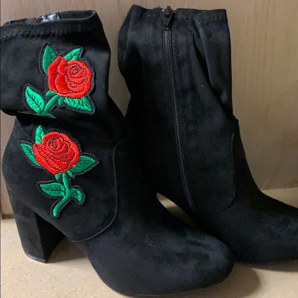 BLACK FAUX SUEDE FLORAL BOOTIE BOOTS - Picture 5 of 8